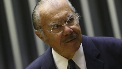 Ex-presidente José Sarney segue internado em hospital de São Paulo