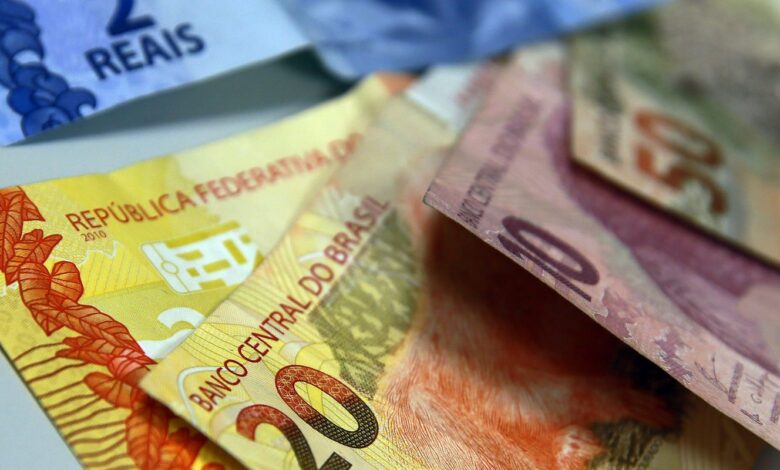 Juros para famílias sobem em agosto e inadimplência chega a 6%