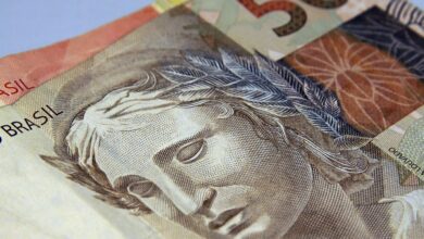 Brasileiros retiram R$ 10,5 bilhões da poupança em agosto