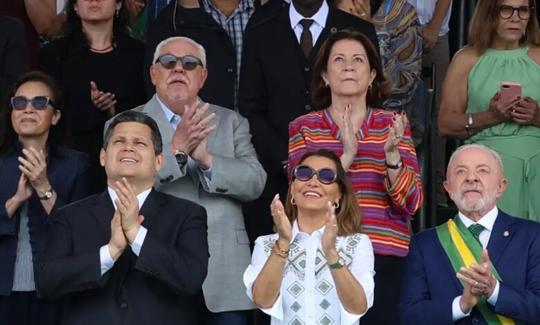 Começa o desfile cívico-militar do Dia da Independência em Brasília