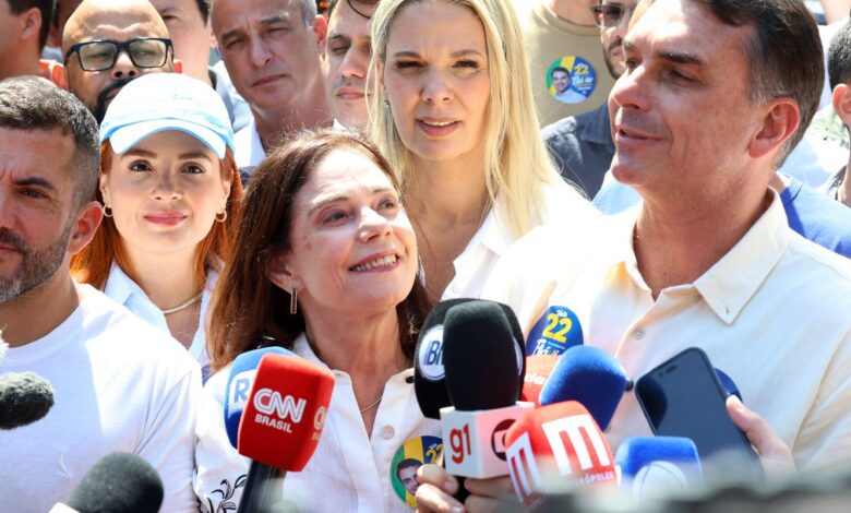 Flávio Bolsonaro diz que vai manter Bolsa Família e Farmácia Popular
