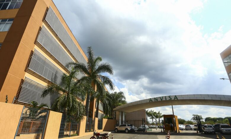 Anvisa proíbe venda de cosméticos e manda recolher gel falsificado