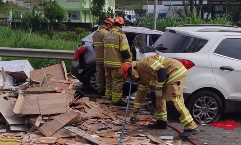 Acidente em Barra do Piraí deixa cinco pessoas mortas e nove feridos
