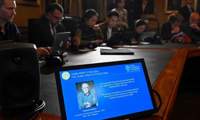 Belga que descobriu menor partícula do universo recebe Nobel da Física