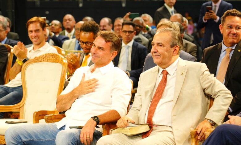 Flávio passa domingo reunido com prefeitos e vereadores de São Paulo