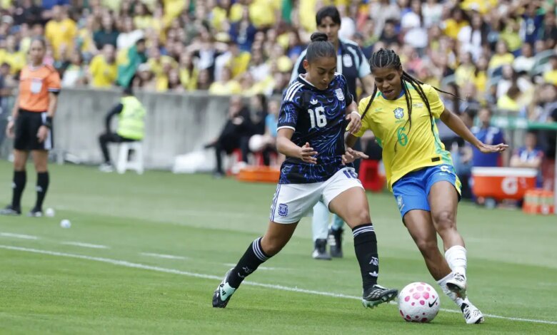 Após cortes, seleção feminina chega a Recife para encarar Argentina