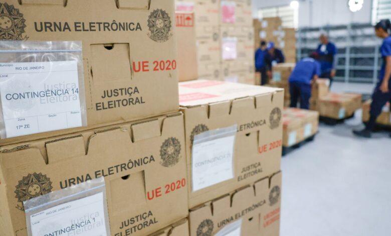 Tribunais distribuem urnas e preparam sessões para eleição