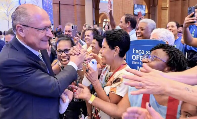 Em Aparecida, Alckmin pede isenção da Justiça Eleitoral