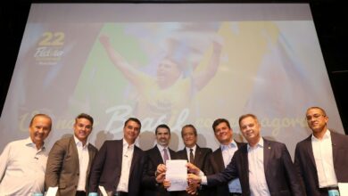 Flávio Bolsonaro recebe apoio de governadores eleitos e Cury