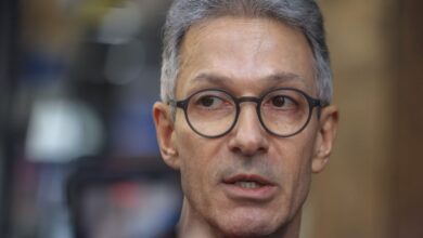 Tribunal Eleitoral de Minas vai apurar uso de celular por Zema na urna