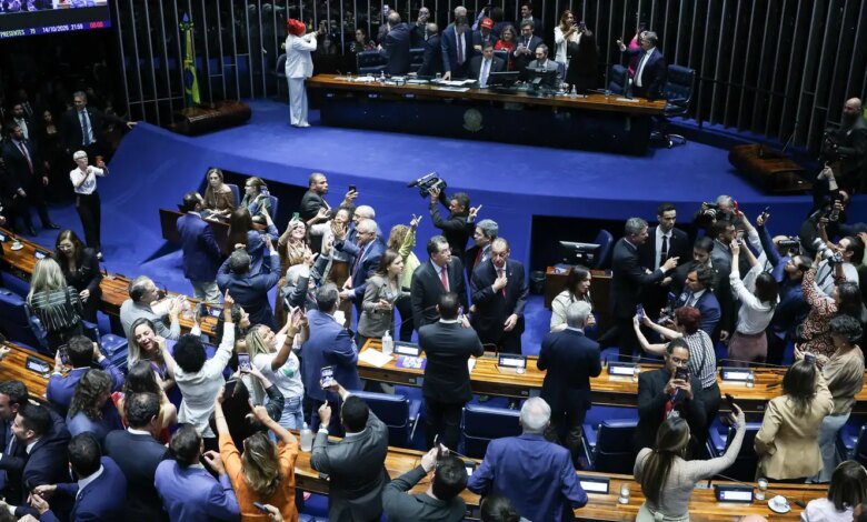 Senado aprova fim da escala 6x1 e redução da jornada de trabalho