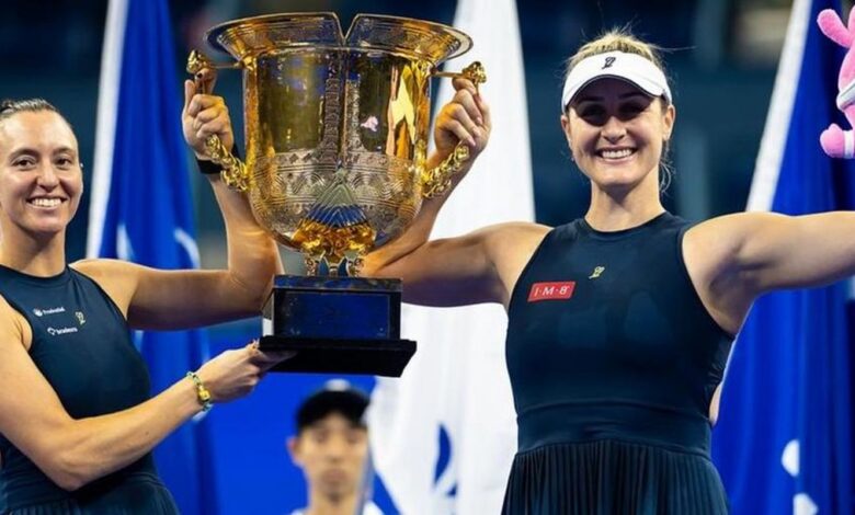 Dupla de Stefani fatura WTA 1000 de Pequim, o 5º título na temporada